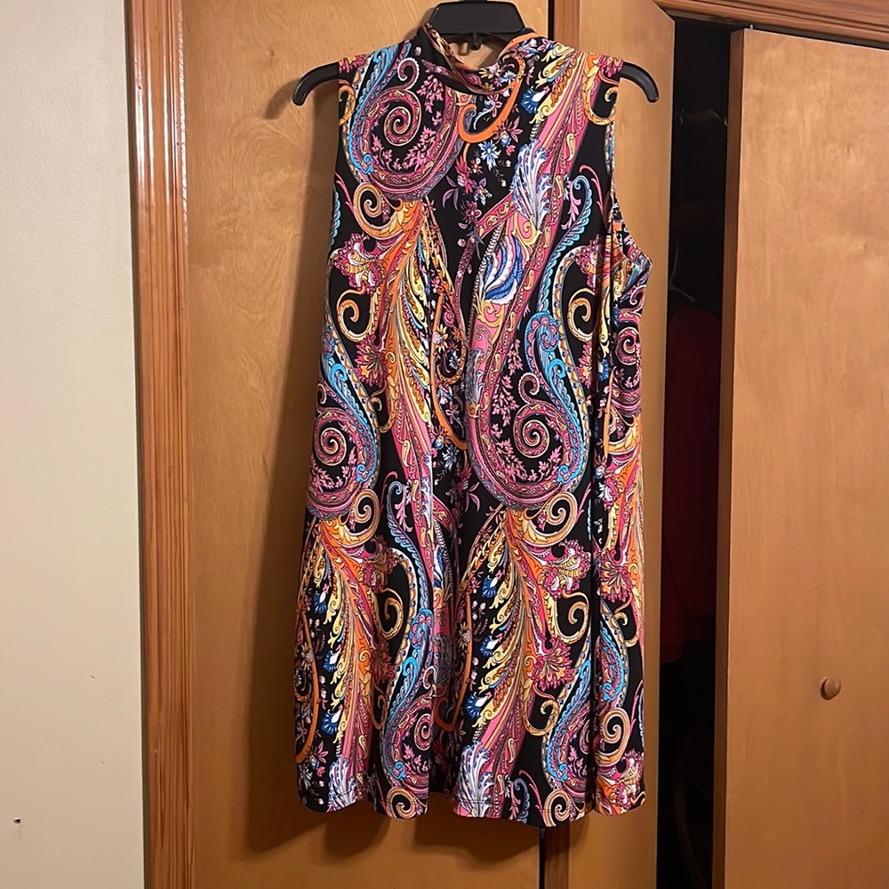 Sleeveless shift dress